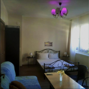 Daria luxury seaside apartment